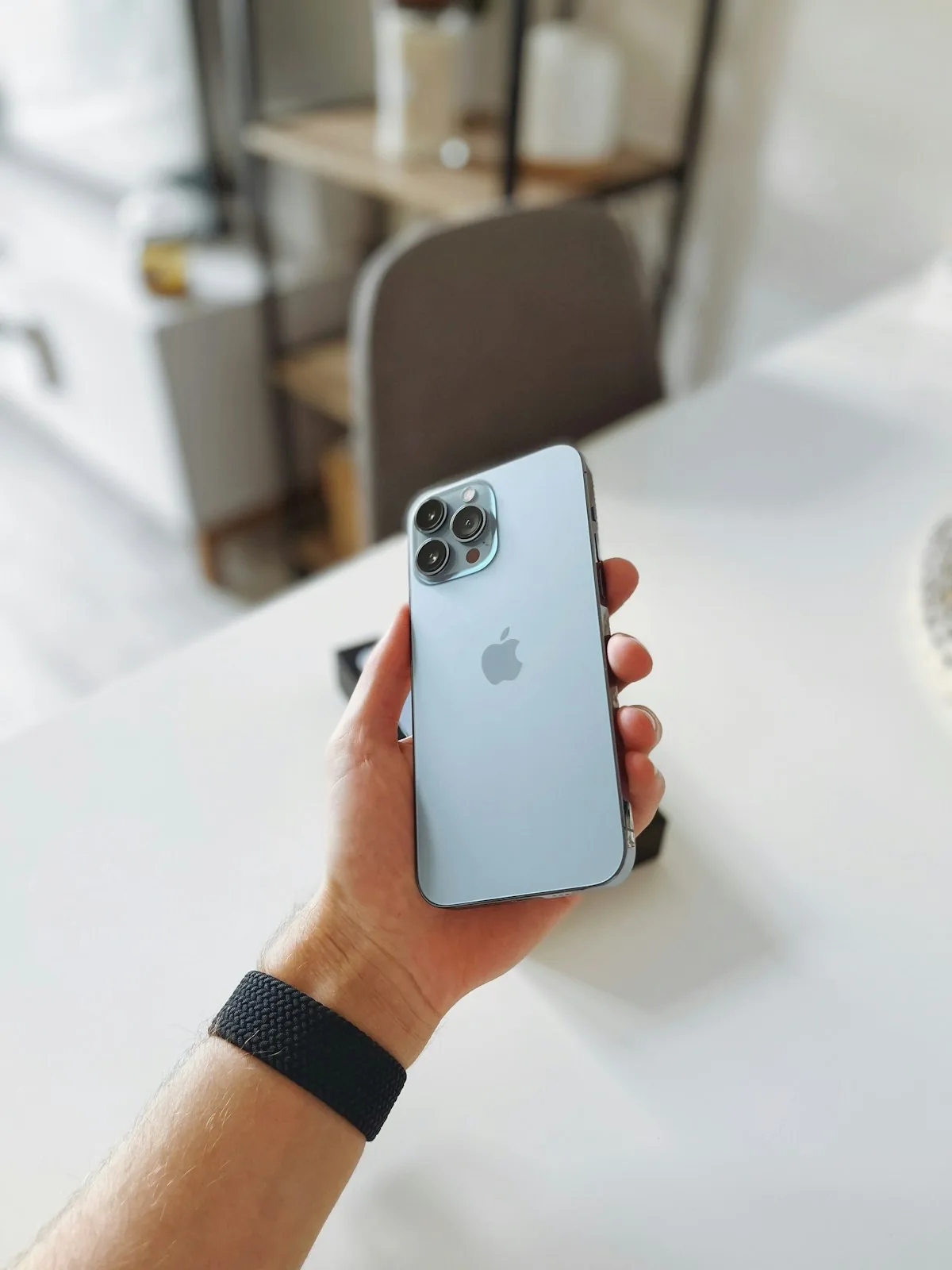 Apple Intelligence en Chile español iOS 18.4 qué funciona 2026