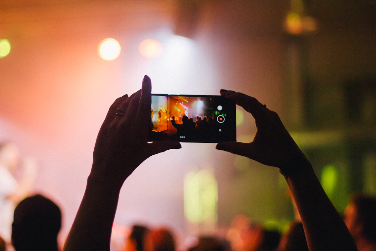 Qué celular conviene para sacar muchas fotos y videos en Chile 2026